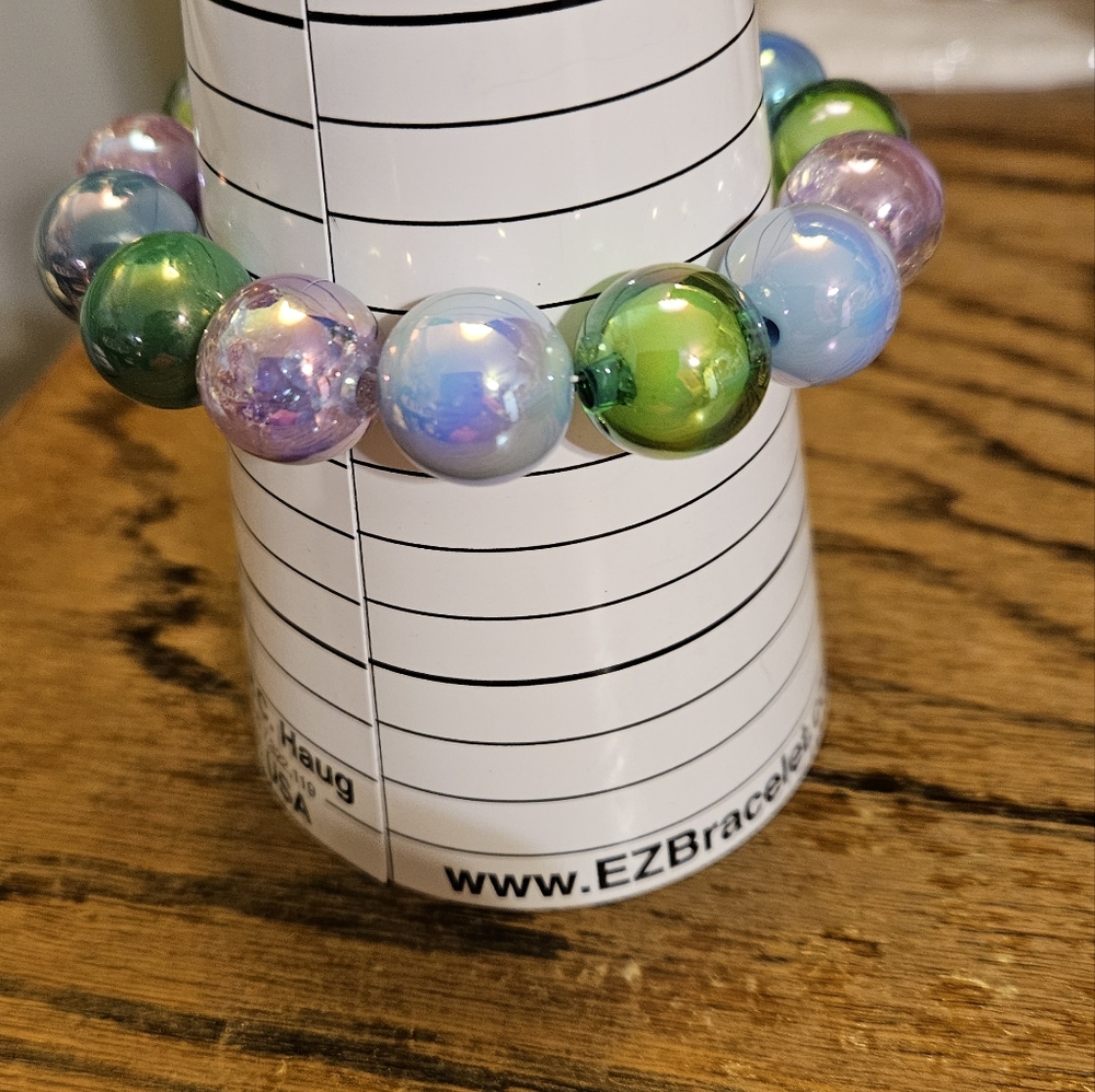 Handmade Colorful Beaded Butterfly pendant Bracelet. - Picture 5 of 8